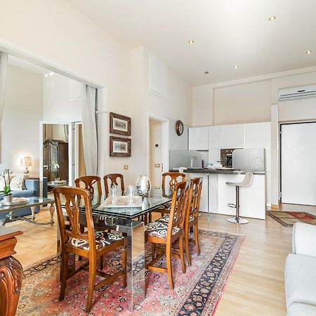 Porta Tufi Luxury Apartment With Private Parking! Siena Bagian luar foto