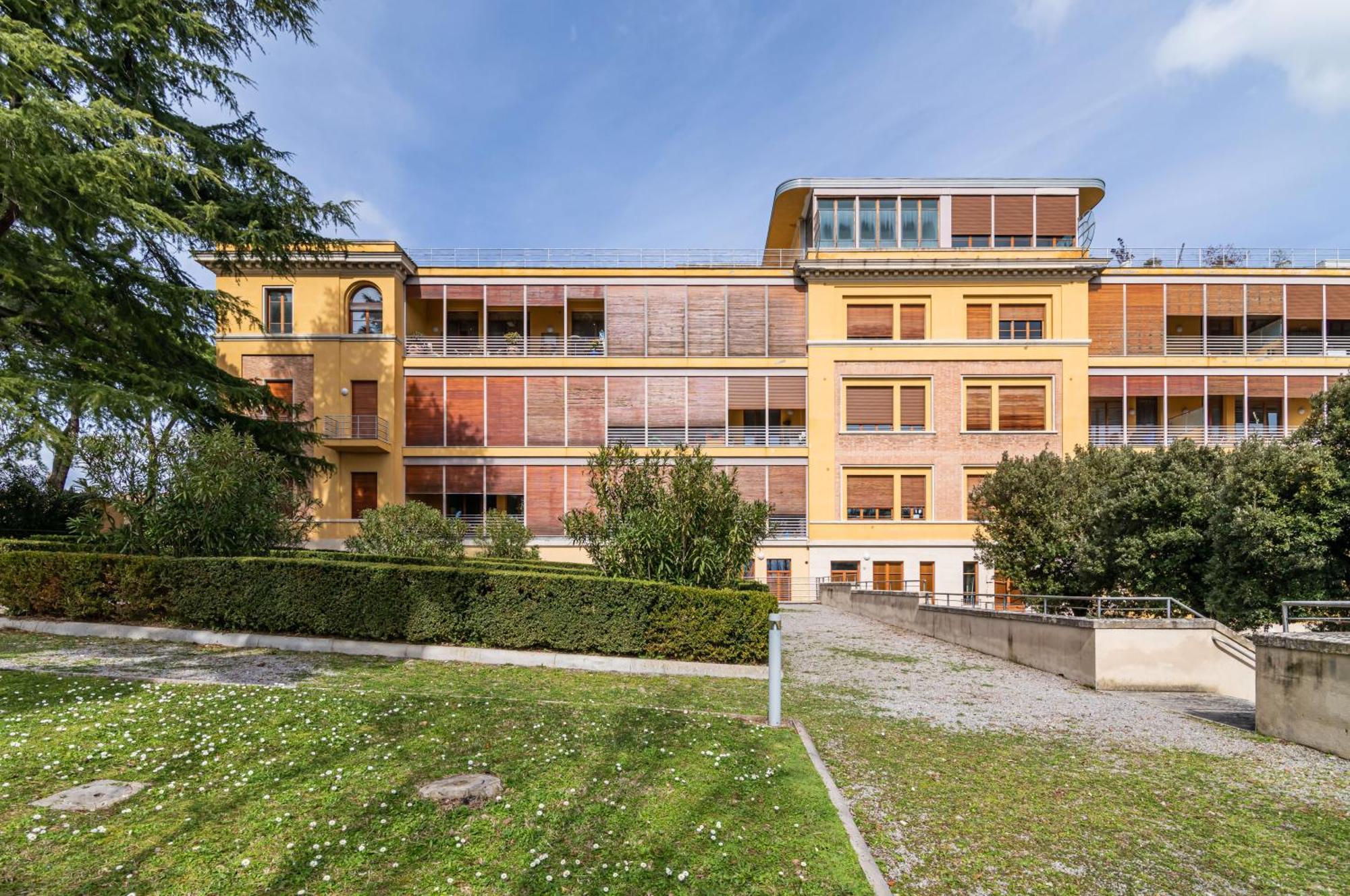 Porta Tufi Luxury Apartment With Private Parking! Siena Bagian luar foto