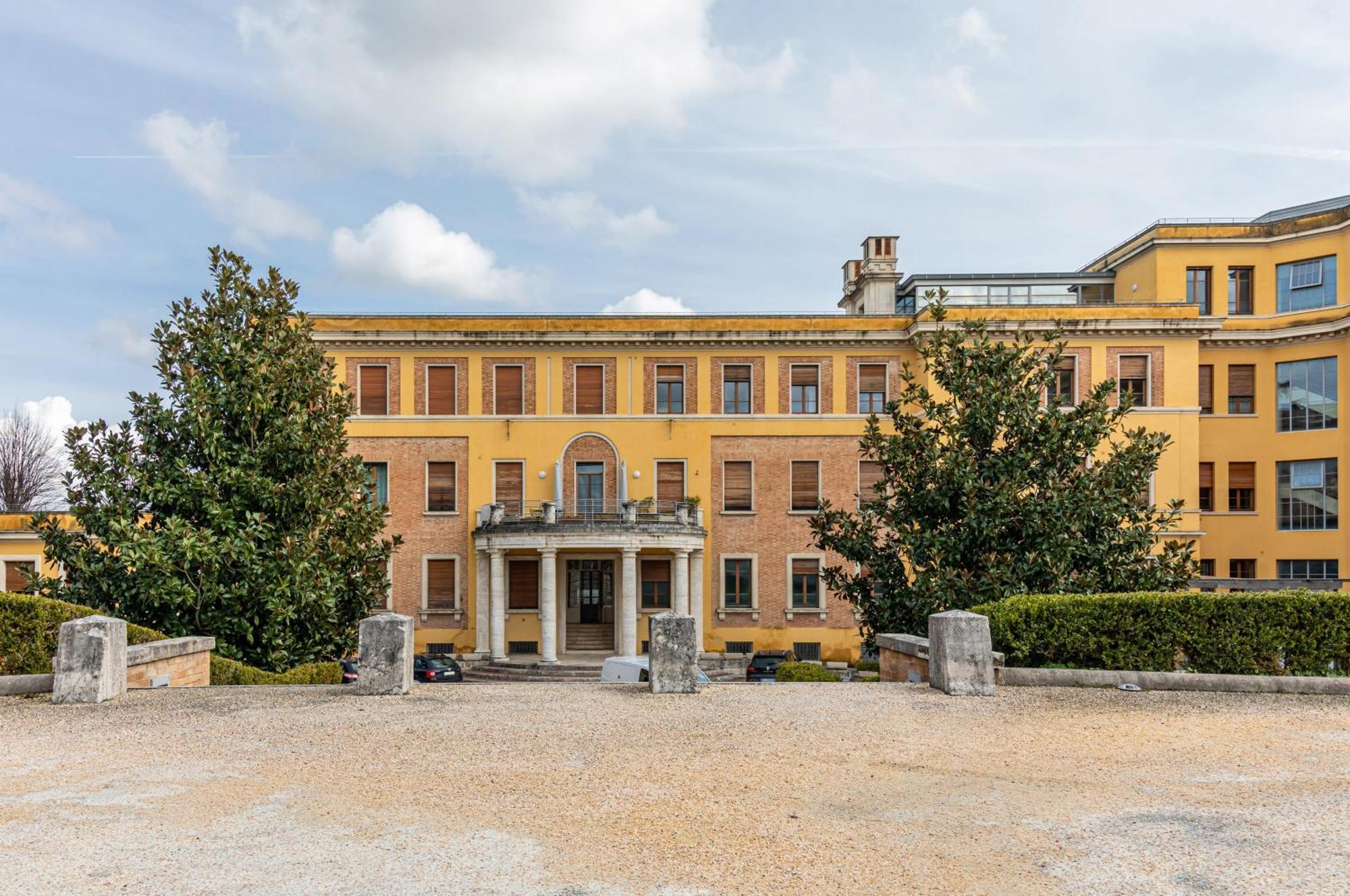 Porta Tufi Luxury Apartment With Private Parking! Siena Bagian luar foto